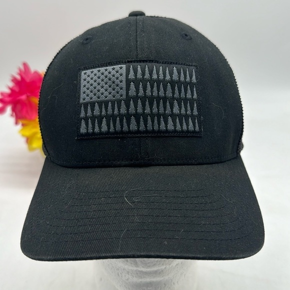 Columbia Black Gray Flag Outdoor Trucker Hat HT5268 - Picture 1 of 5